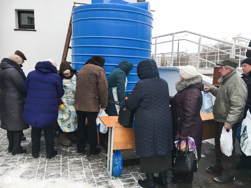 Очередь за водой на Крещение в солигорске