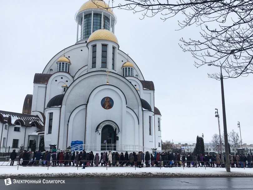 Очередь за водой на Крещение в солигорске