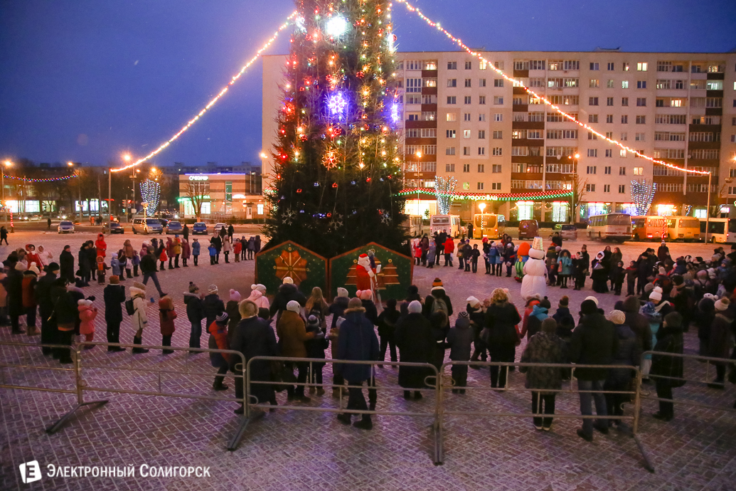 Солигорск площадь елка