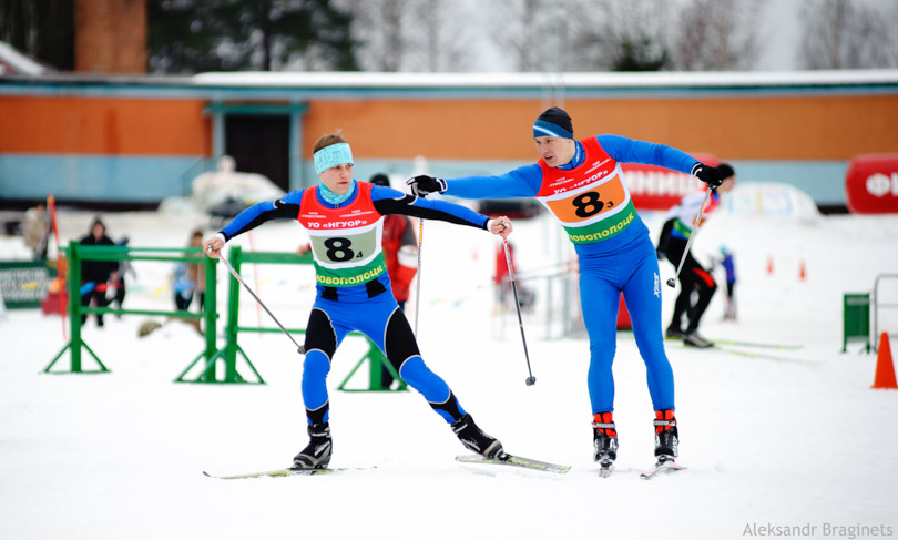 Жарской Юрий передает эстафету на 4-й этап Брагинцу Артему