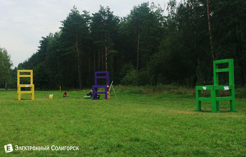 Стулья Солигорск инсталляция