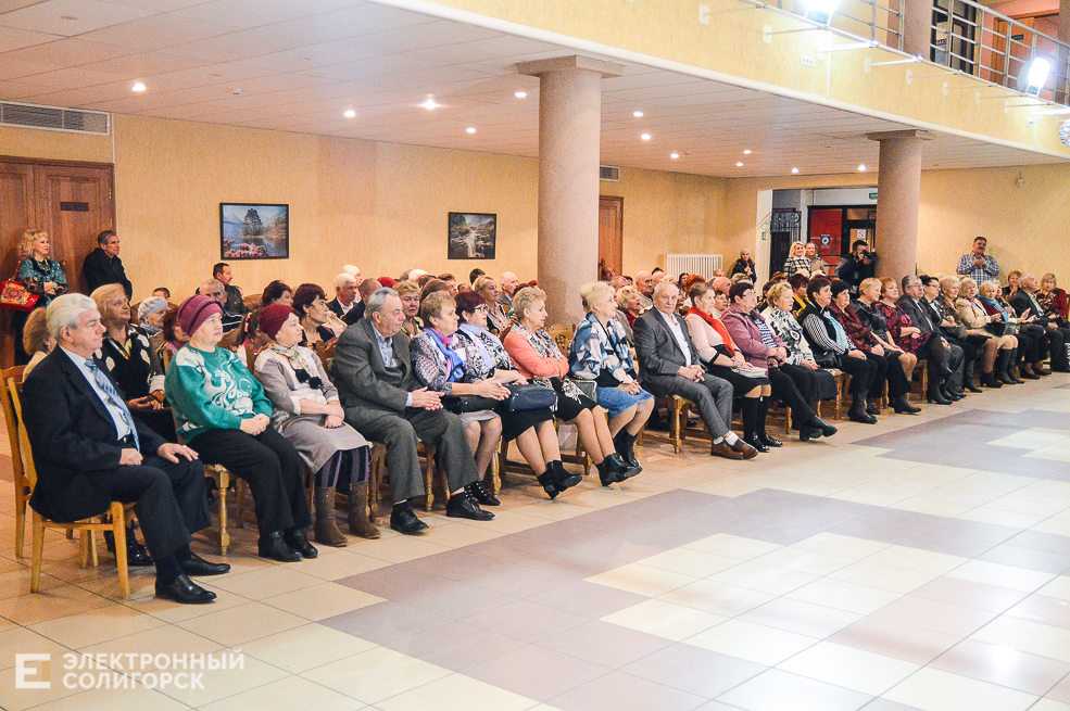 свет октября