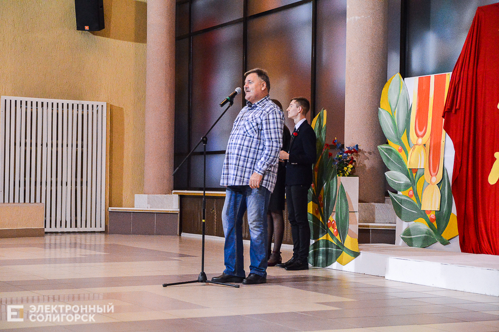 свет октября