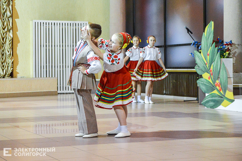 свет октября