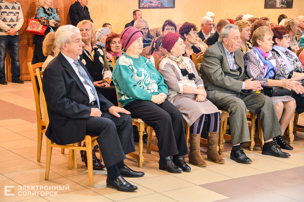 свет октября