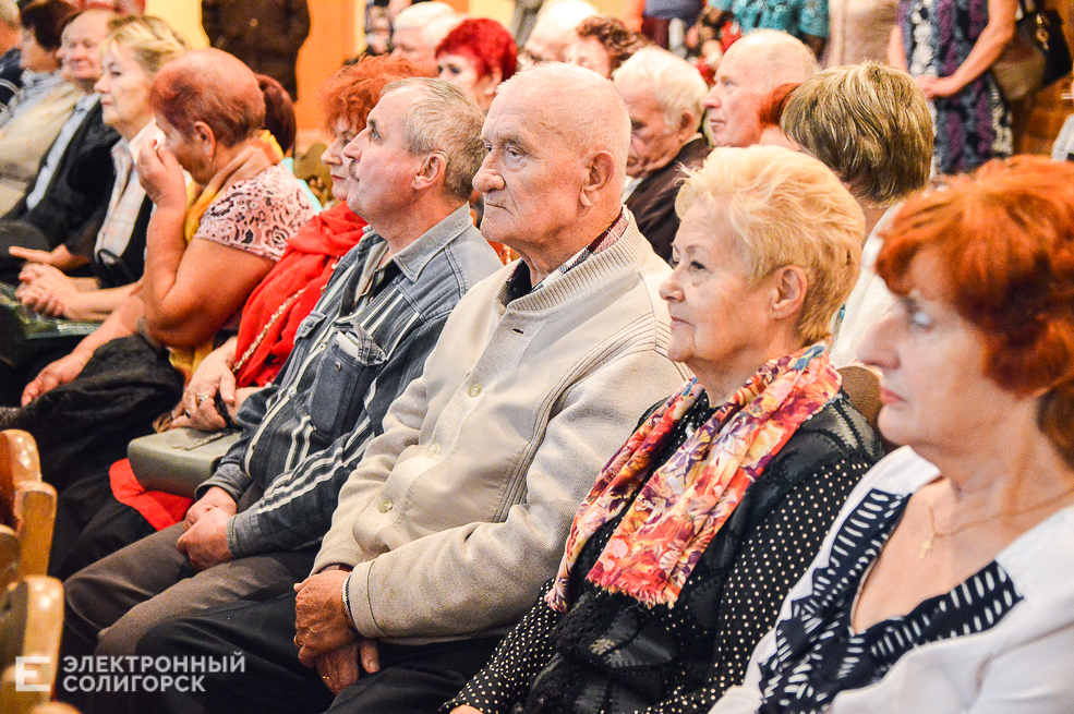 свет октября