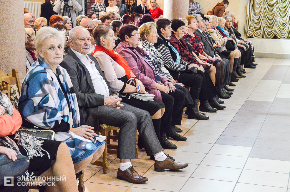 свет октября