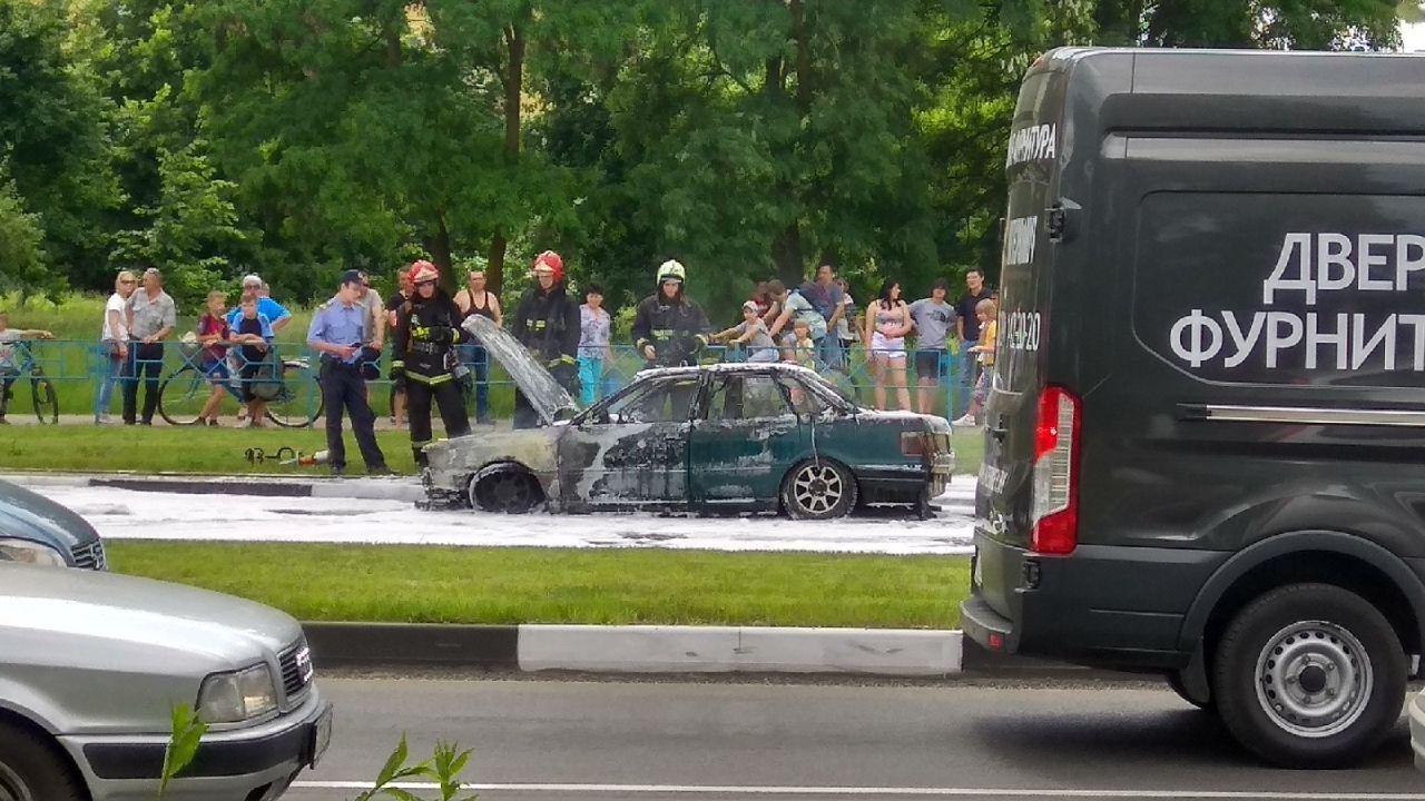 горит автомобиль Солигорск