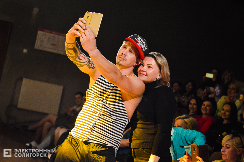 шоу под дождем