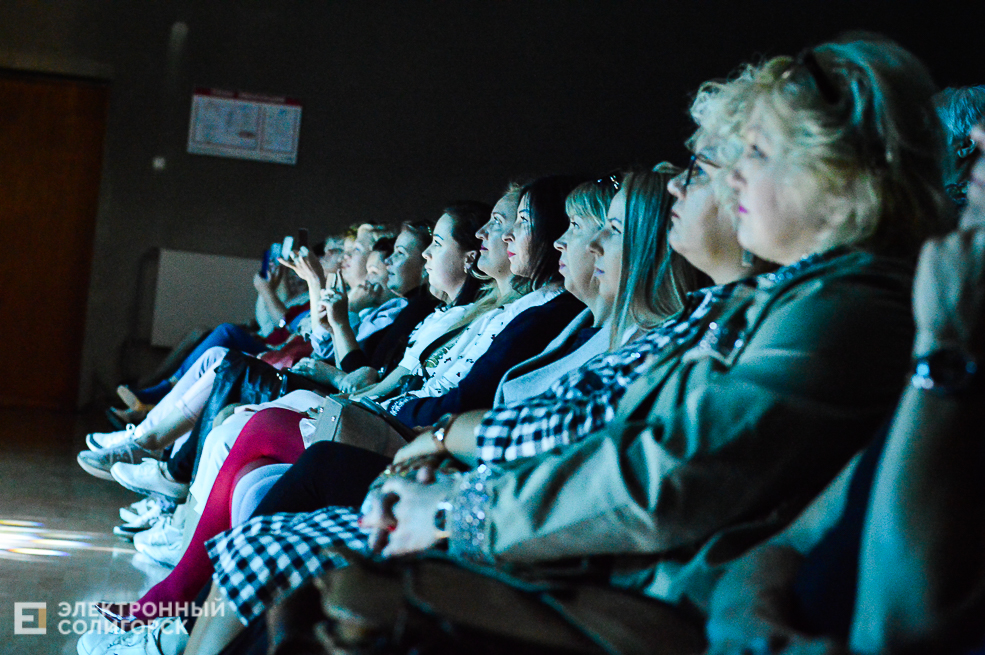 шоу под дождем