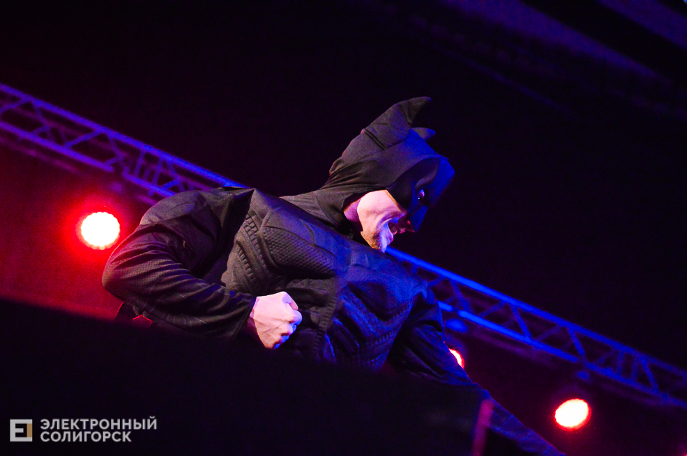 шоу под дождем