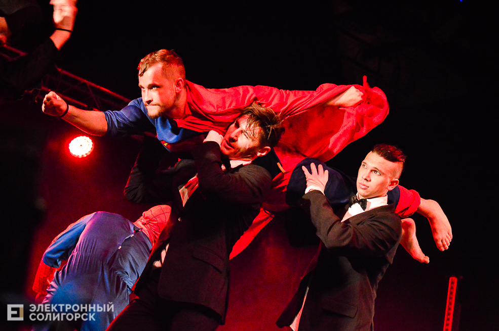 шоу под дождем