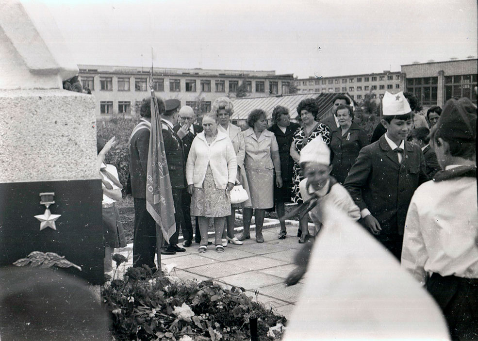 Школа №5 г. Солигорска - открытие памятника Козлову