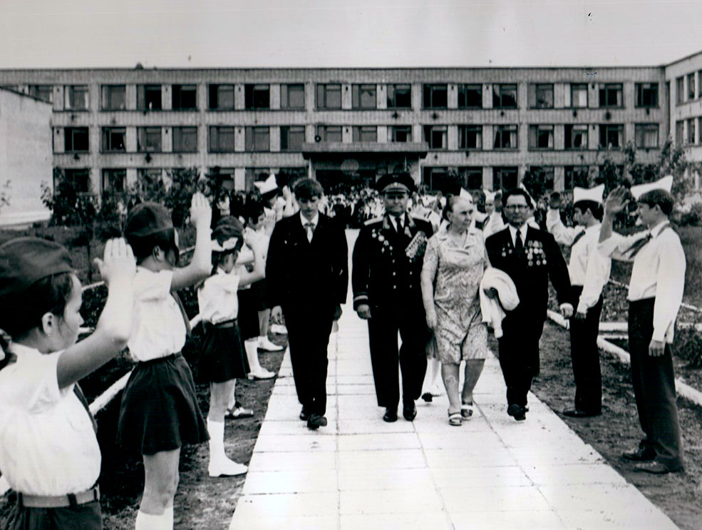 Школа №5 г. Солигорска - открытие памятника Козлову