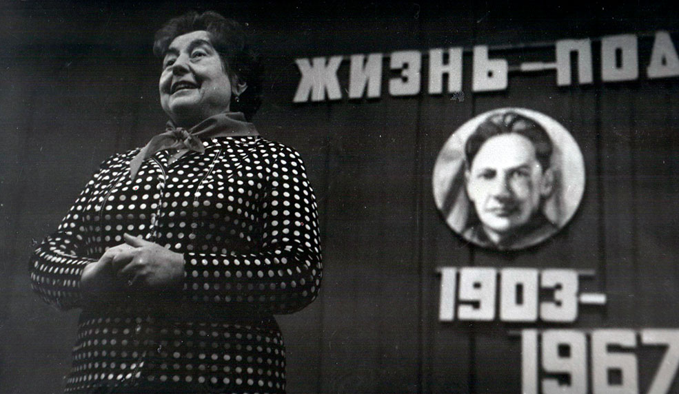 Школа №5 г. Солигорска - открытие памятника Козлову. Дочь