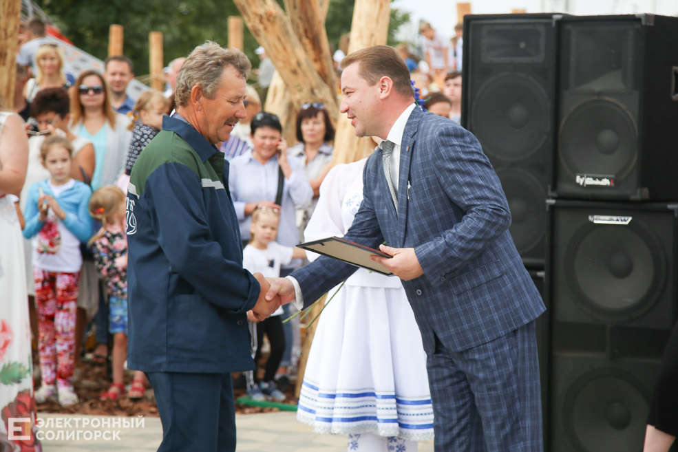 сквер семьи любви и верности солигорск открытие