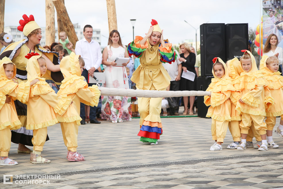 сквер семьи любви и верности солигорск открытие