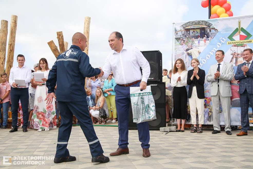 сквер семьи любви и верности солигорск открытие