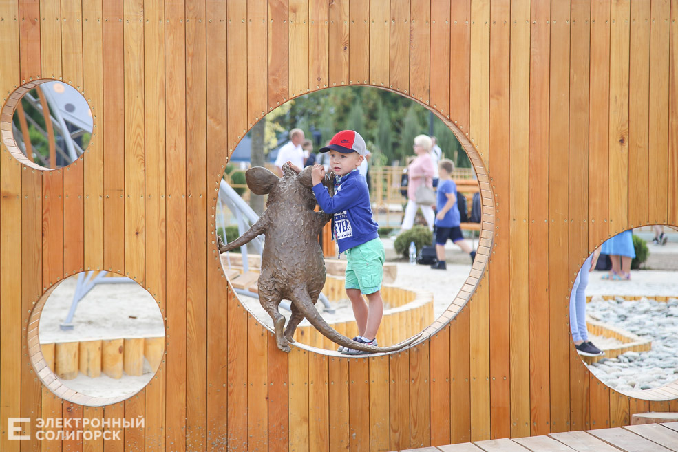 сквер семьи любви и верности солигорск открытие