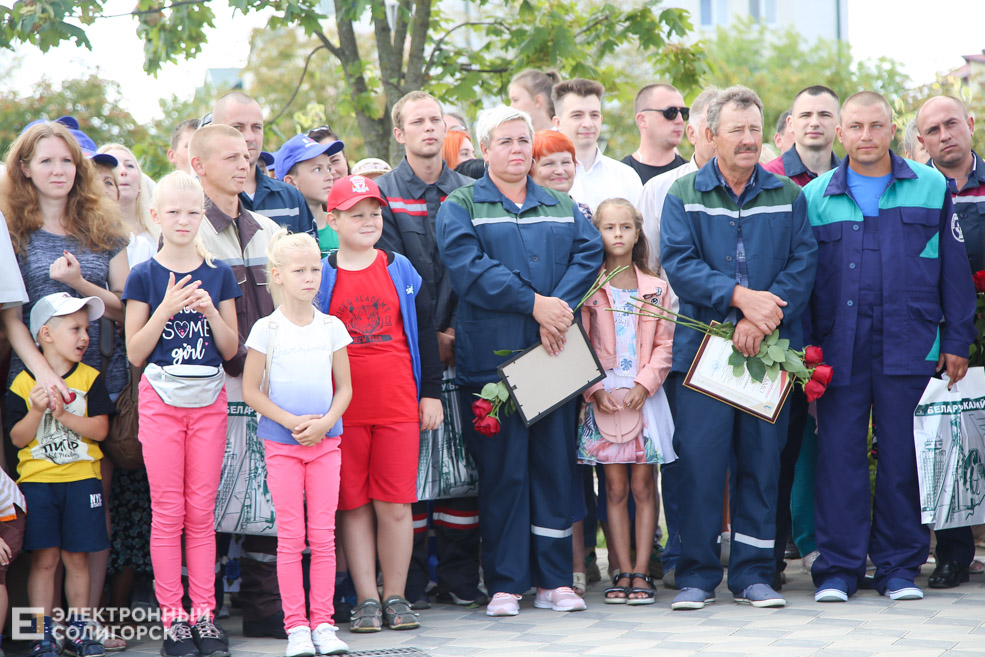сквер семьи любви и верности солигорск открытие