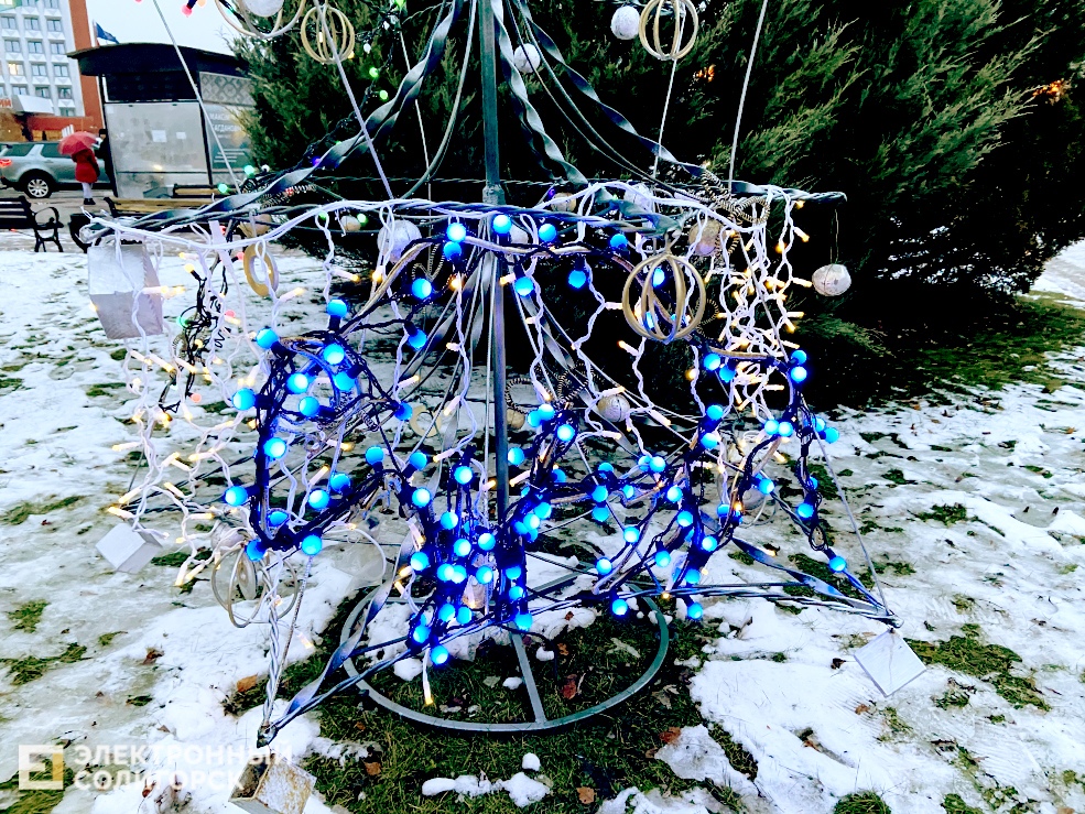 парад елок вечер