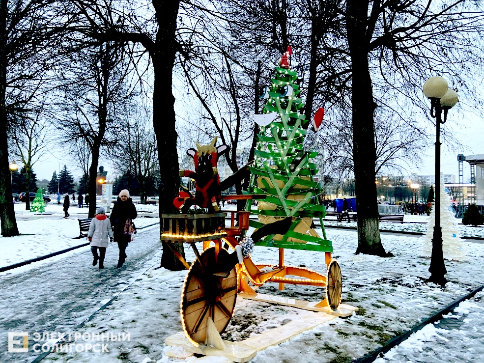 парад елок вечер