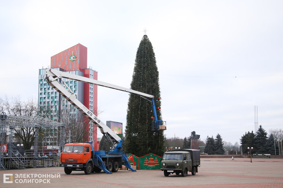 елка площадь солигорск