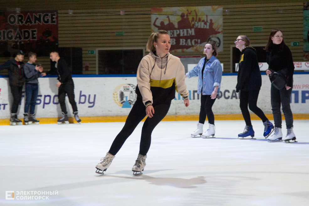 катание на льду в Солигорске