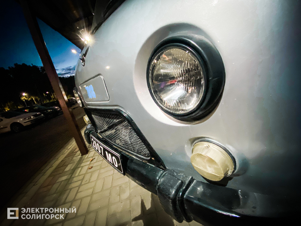 новый ретро-автомобиль