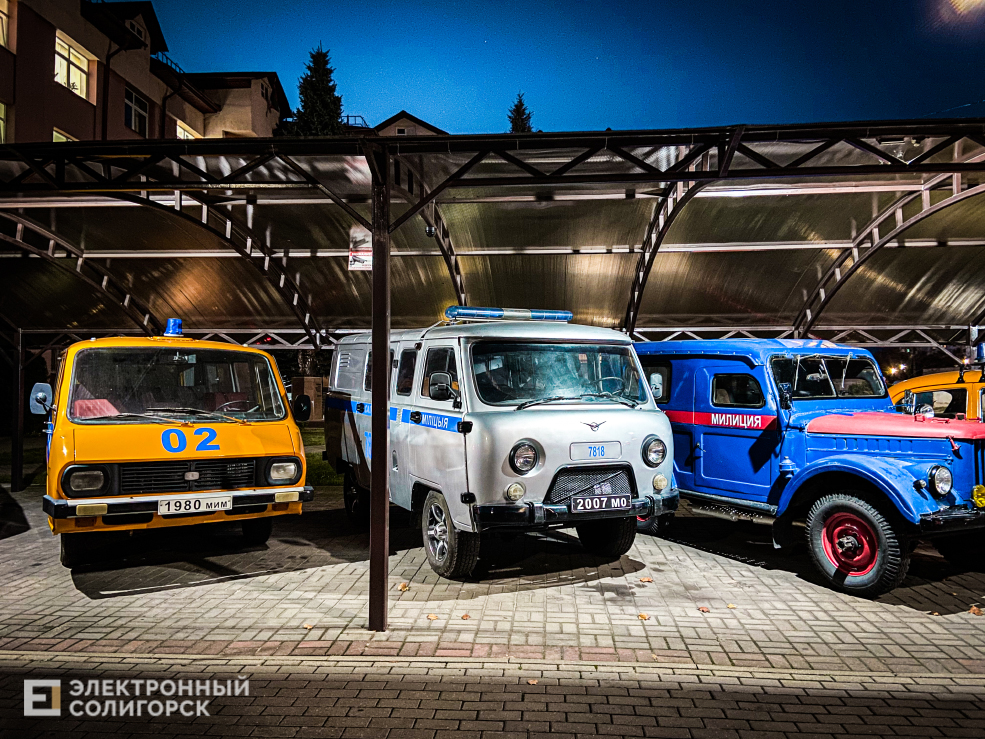 новый ретро-автомобиль