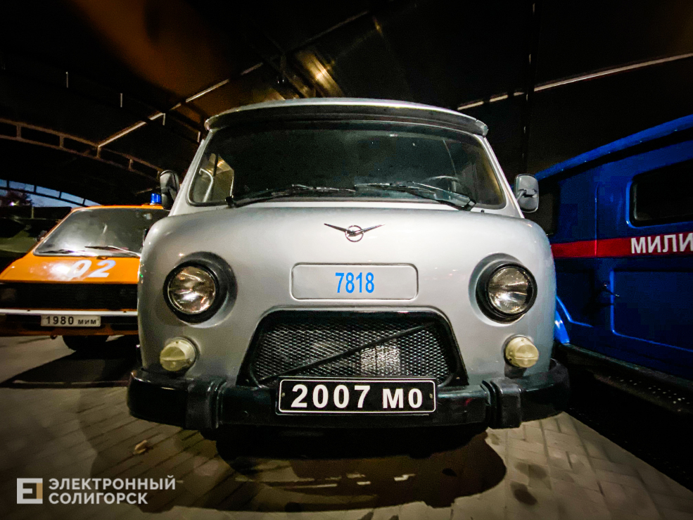 новый ретро-автомобиль