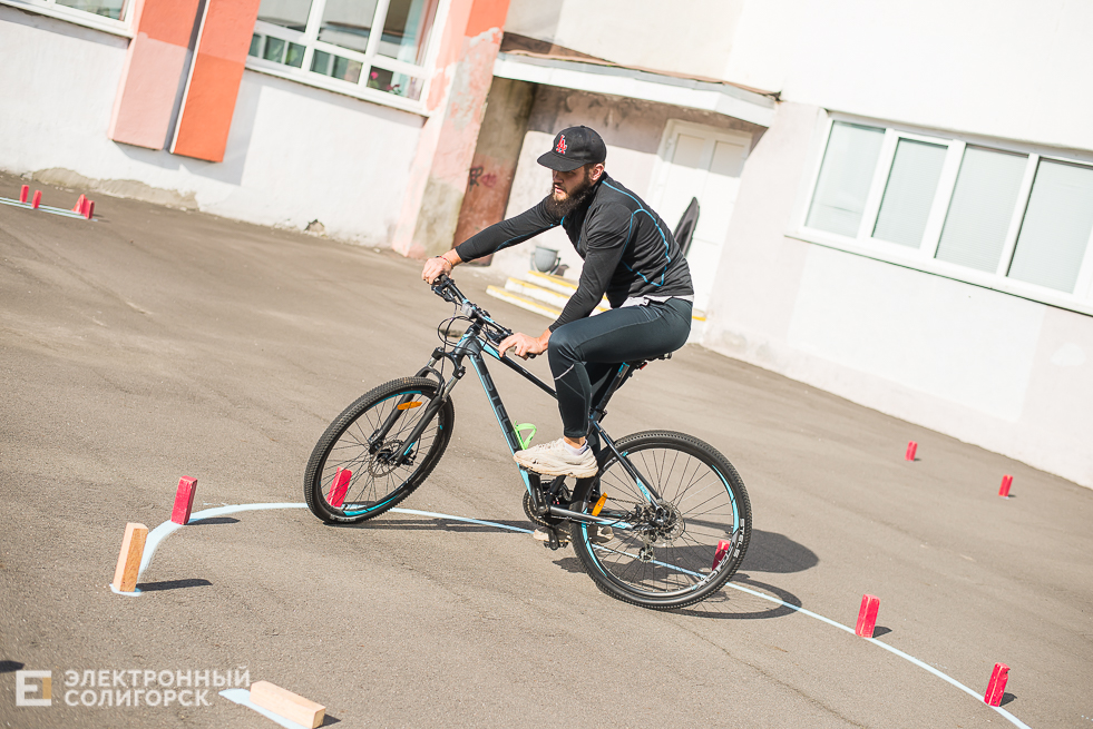 фигурное вождение велосипеда