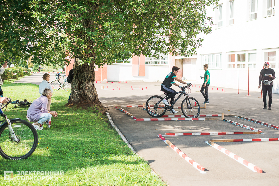 фигурное вождение велосипеда