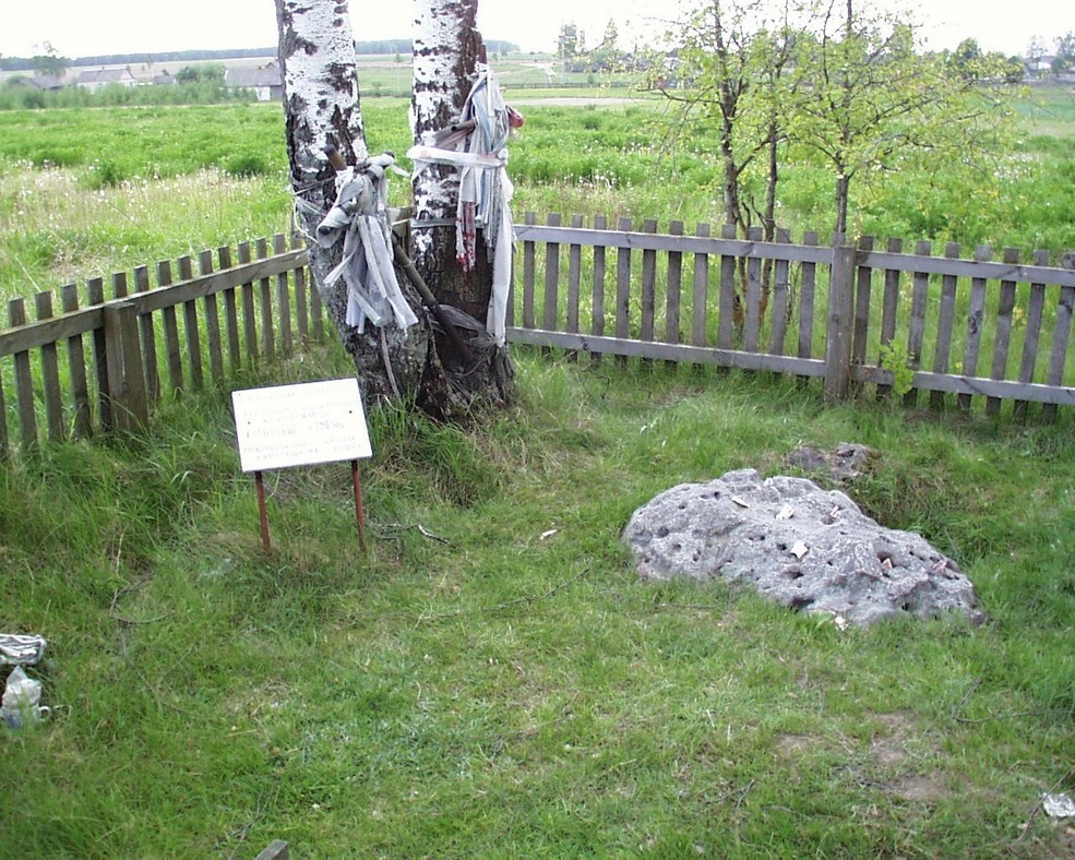 Культовый камень со скважинами в Любанском районе