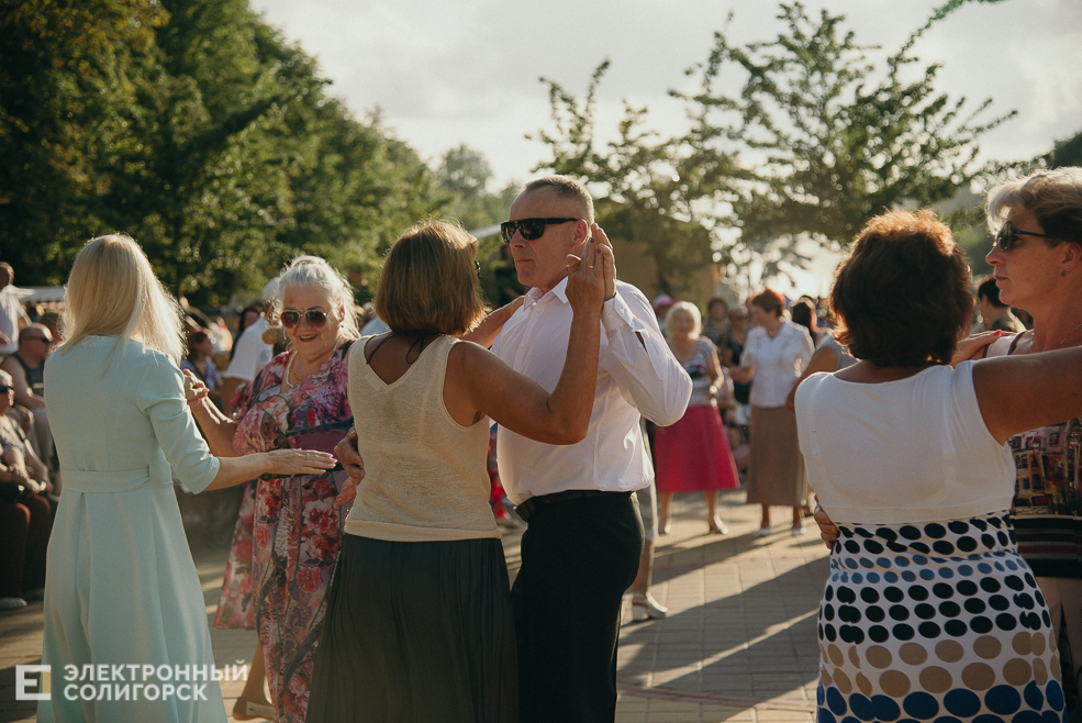 танцы в парке