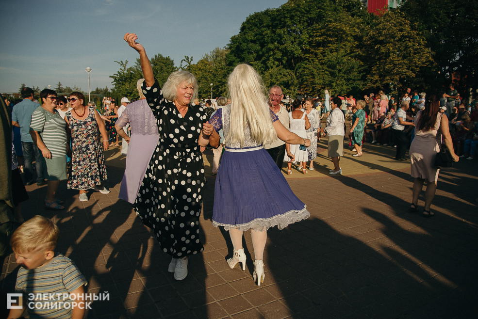 танцы в парке