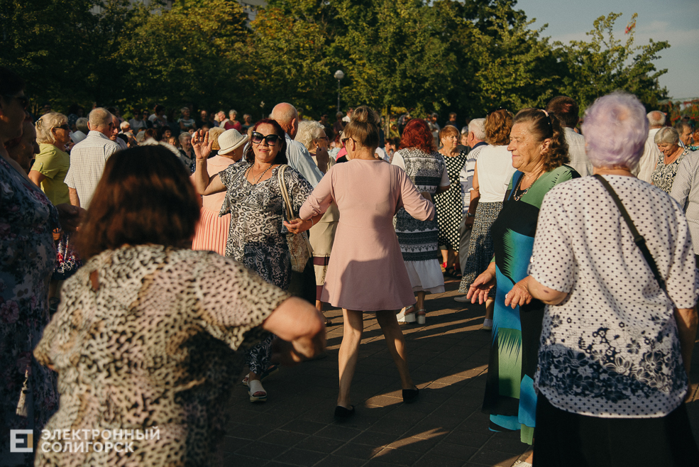 танцы в парке