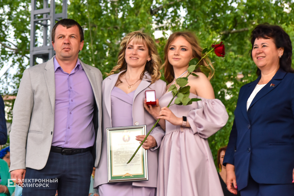 Медалисты районный выпускной бал в Солигорске