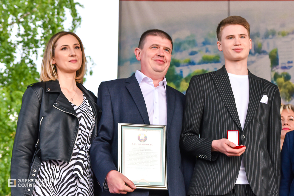 Медалисты районный выпускной бал в Солигорске