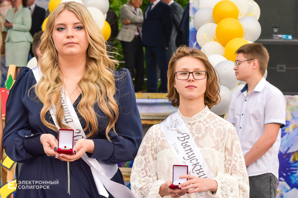 Медалисты районный выпускной бал в Солигорске