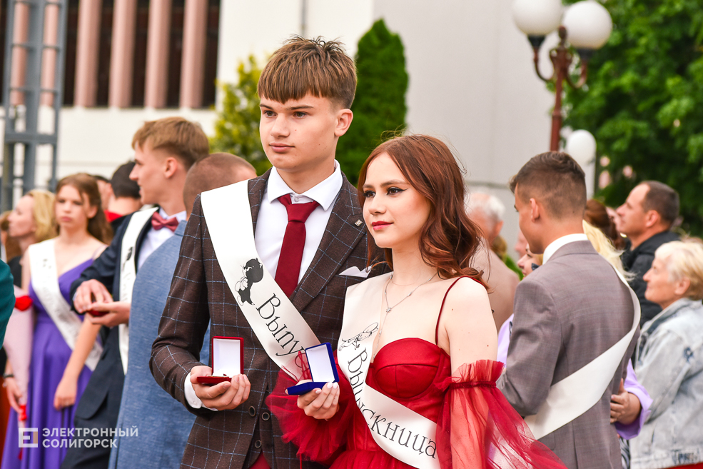 Медалисты районный выпускной бал в Солигорске