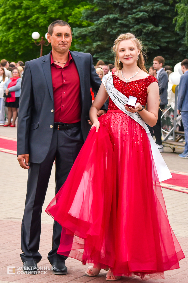 Медалисты районный выпускной бал в Солигорске