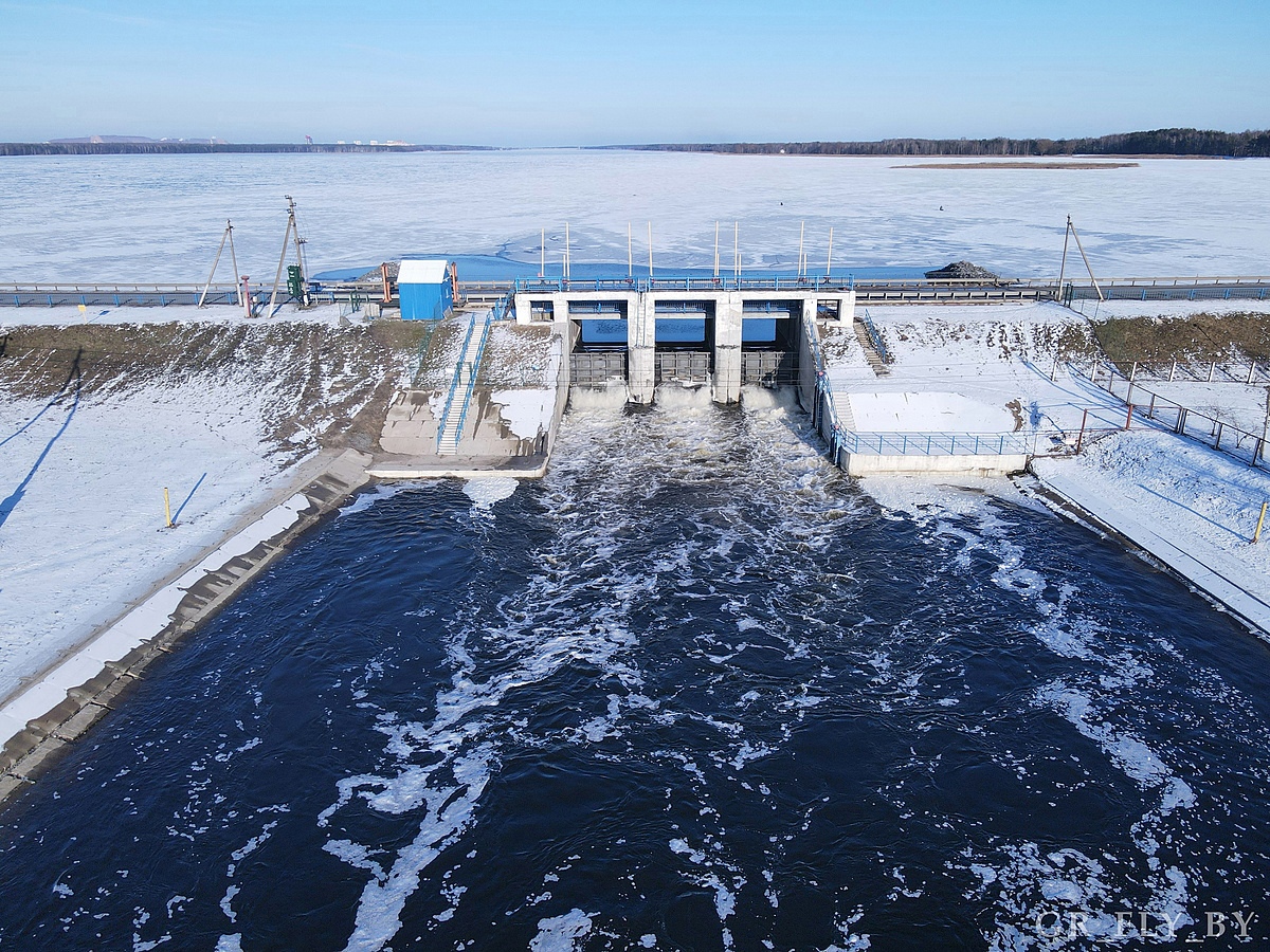 Дамба Солигорского водохранилища