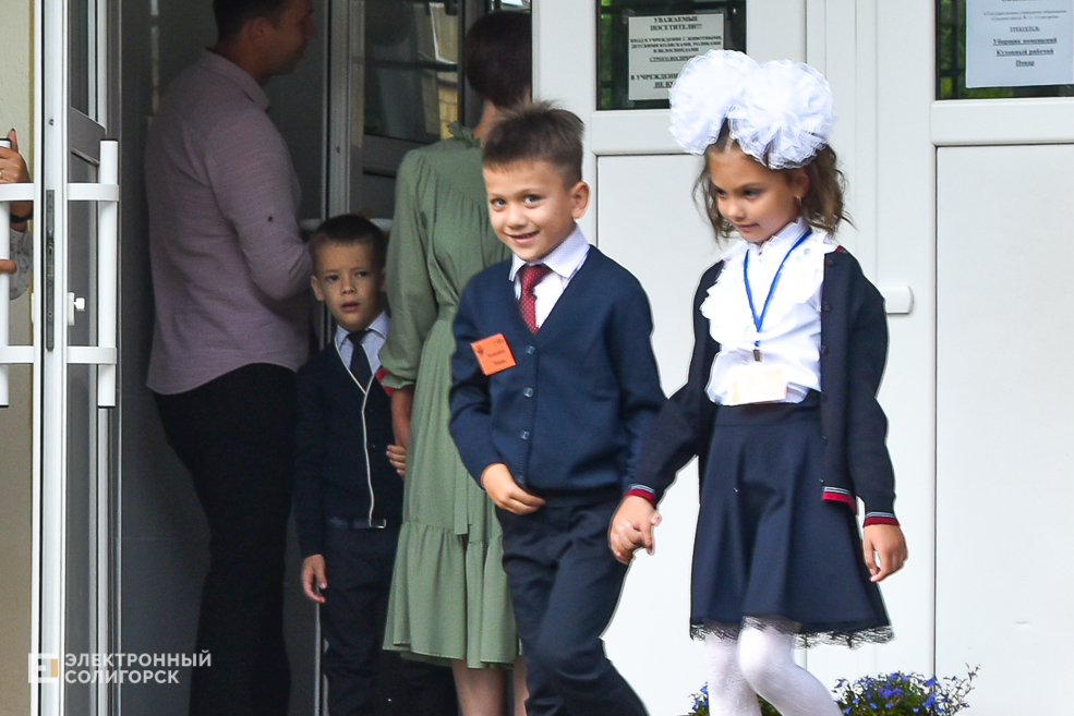 1 сентября линейка в третьей школе Солигорска