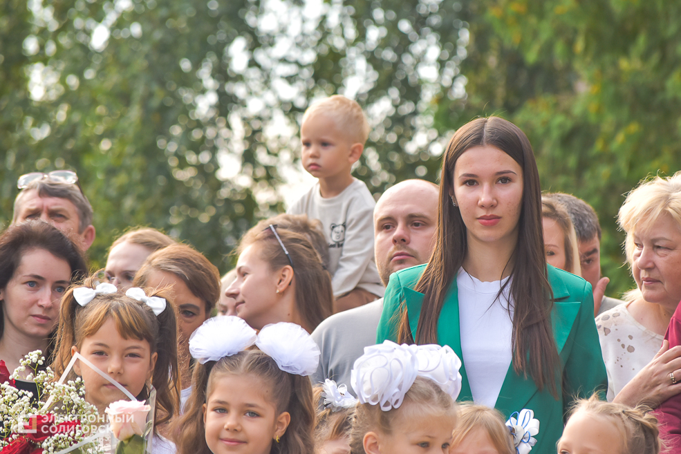 1 сентября линейка в третьей школе Солигорска