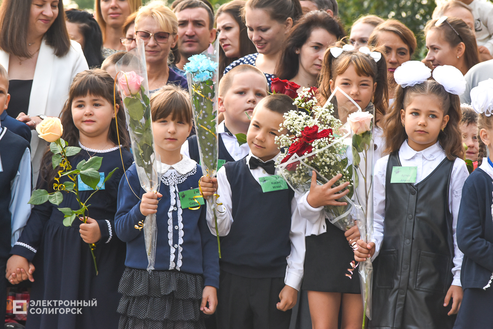 1 сентября линейка в третьей школе Солигорска