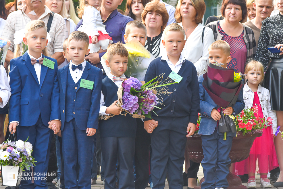 1 сентября линейка в третьей школе Солигорска