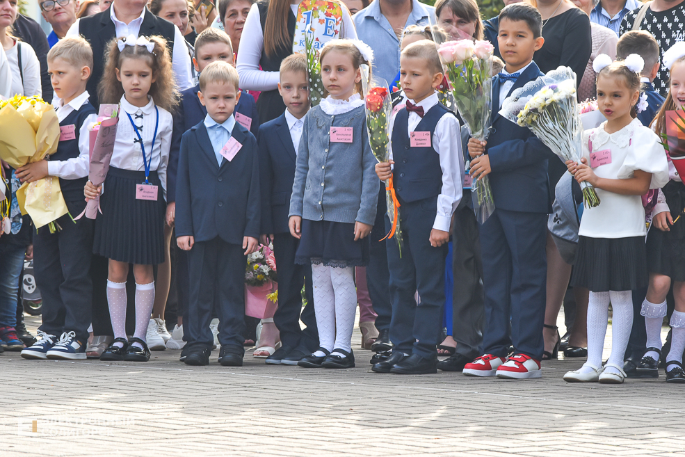 1 сентября линейка в третьей школе Солигорска