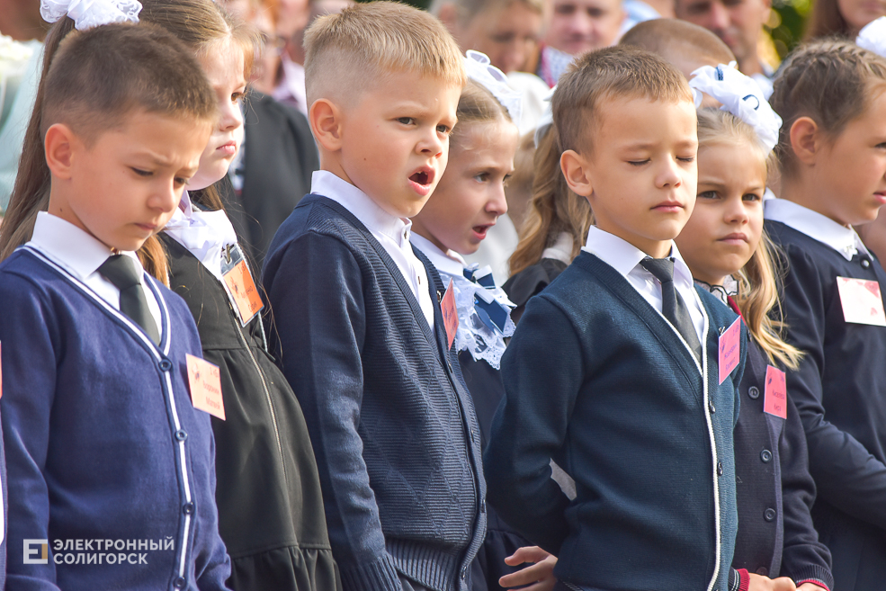 1 сентября линейка в третьей школе Солигорска