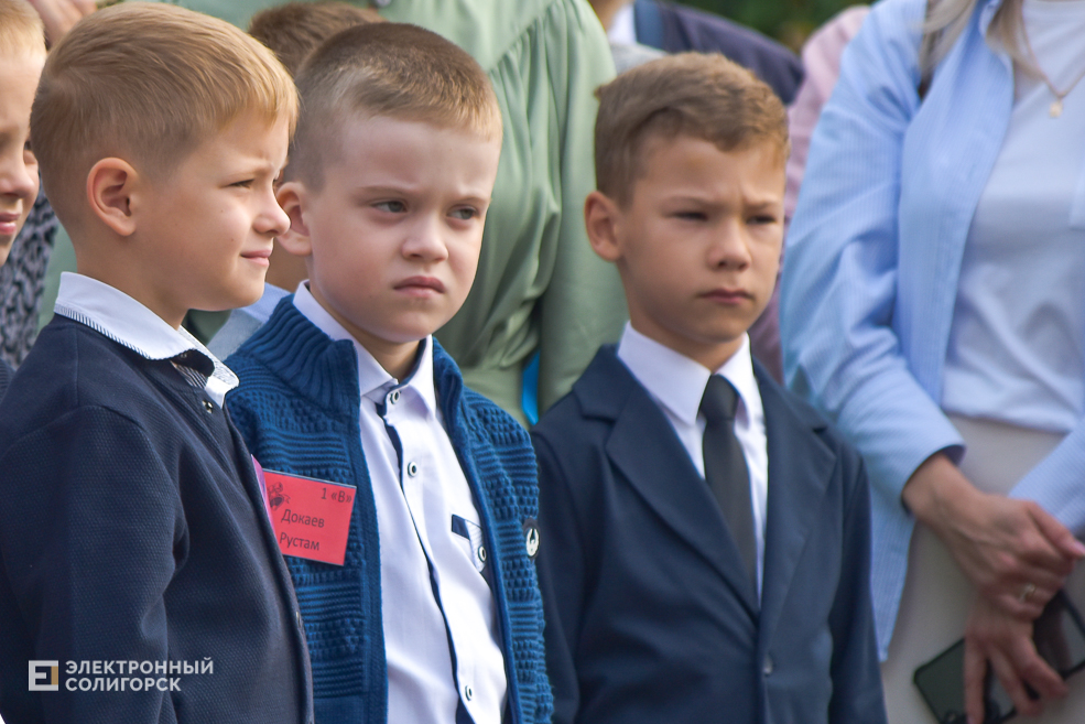 1 сентября линейка в третьей школе Солигорска